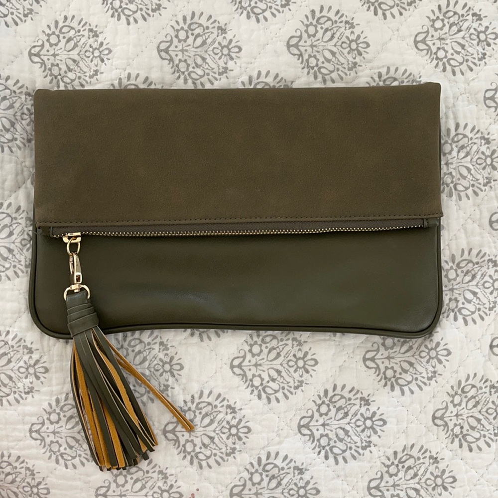 Green clutch with zipper